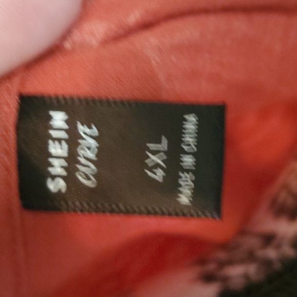 Shein Curve Woman's Top EUC - Picture 3 of 7